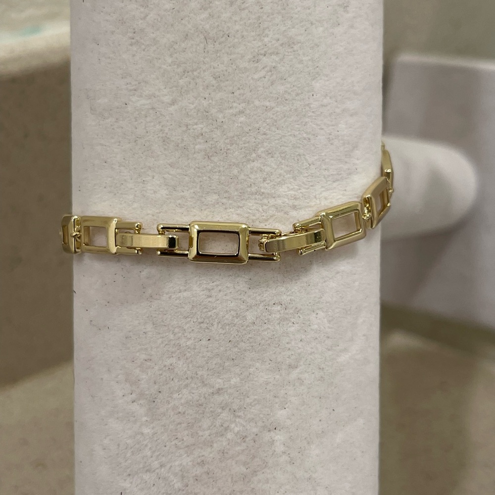 Elegant Gold and Pink Gemstone Bracelet - Picture 6 of 8